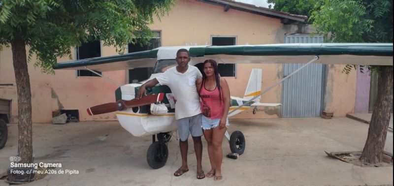 O avião se transformou em um ponto turístico na comunidade (Foto: Reprodução/G1)