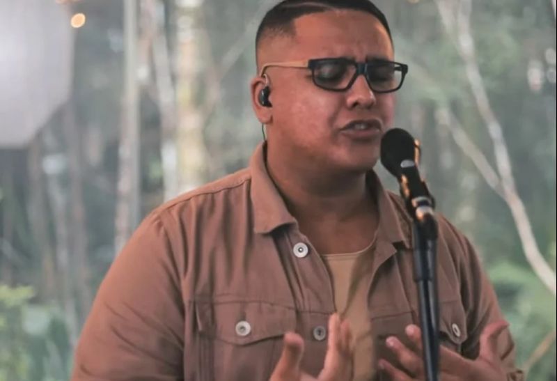 O cantor Raffael Silva (Foto: Reprodução/Youtube)