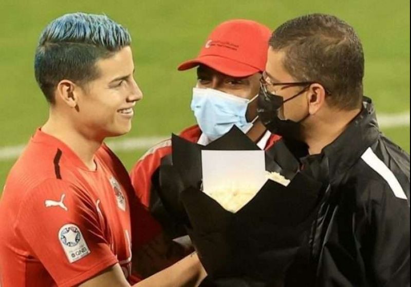 James Rodríguez parou o jogo para salvar a vida do jogador adversário (Foto: Reprodução/Al Rayyan)